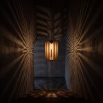 Design-Pendelleuchte aus Filz-Lamellen