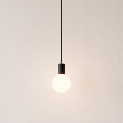 Minimalistische Pendelleuchte ohne Schirm, schwarzes Textilkabel