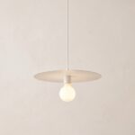 Moderne Pendelleuchte mit flacher Scheibe aus Stahl