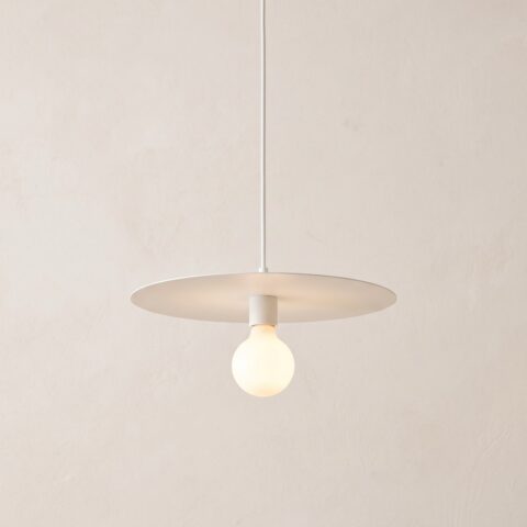 Moderne Pendelleuchte mit flacher Scheibe aus Stahl