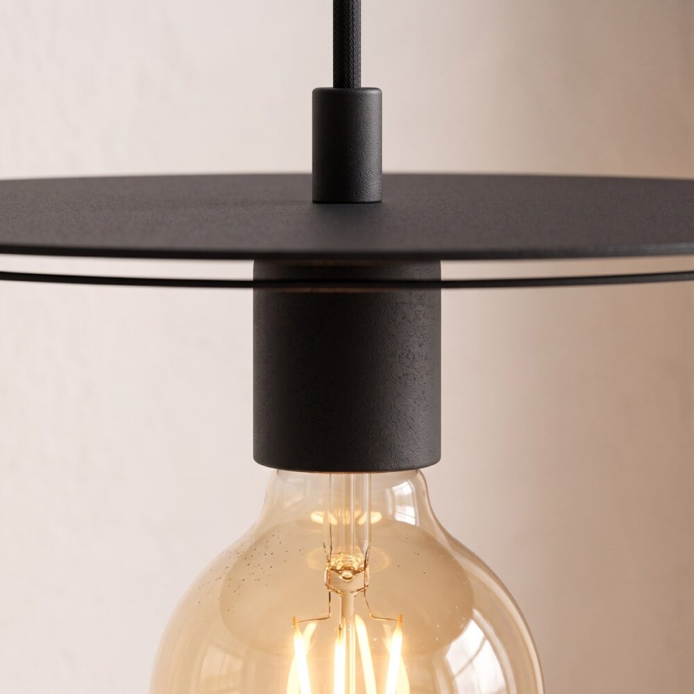 Moderne Pendelleuchte mit flacher Scheibe aus Stahl